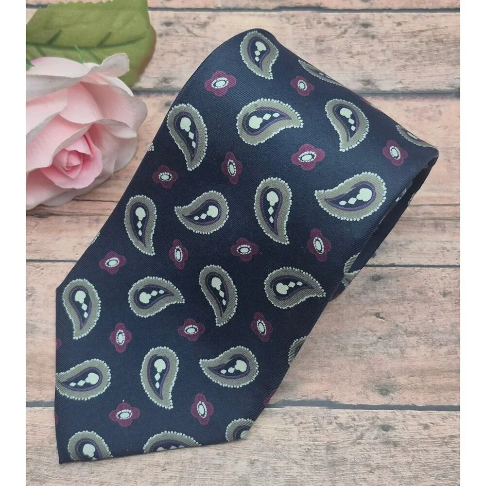 Vintage Halston III Men's Tie Navy Blue Paisley Italian Silk Made in USA 80s 90s